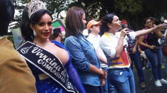 Diane Rodriguez dando el Discurso en el Festival del Orgullo y Diversidad 2016