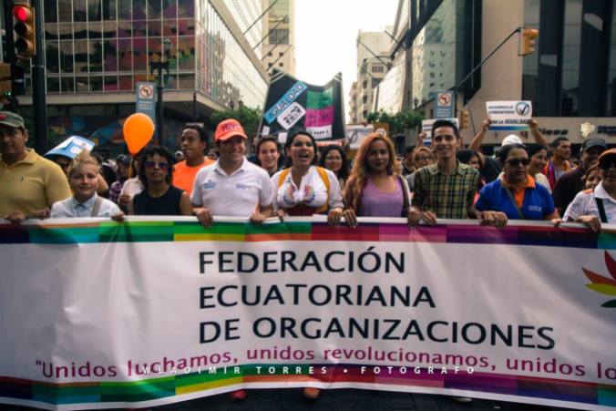 Marcha del Orgullo y Diversidad Sexual 2016 encabezada por la Federación de organizaciones LGBTI Diane Rodriguez y Marcela Aguinaga y Jorge Velez (1)